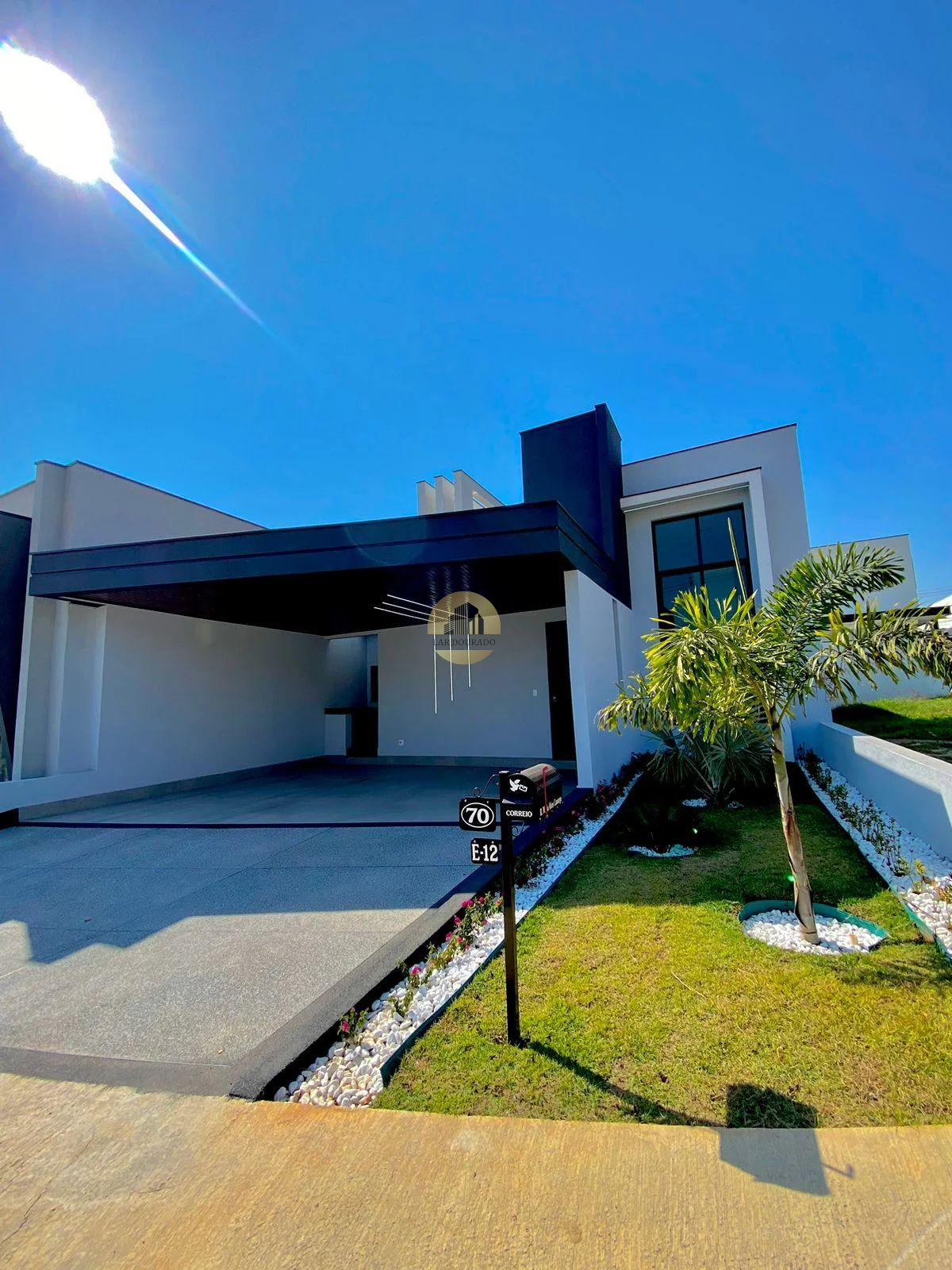 Casa de condomínio com piscina